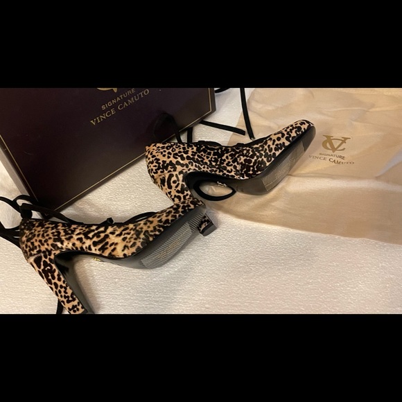 VINCE CAMUTO SIGNATURE COLLECTION LEOPARD HEELS SZ6 - Picture 7 of 8